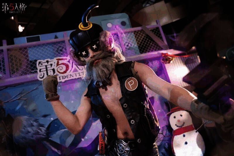 COSER扮演庄园角色野人现场