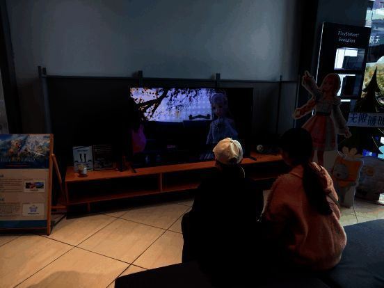 活动现场玩家试玩照片2