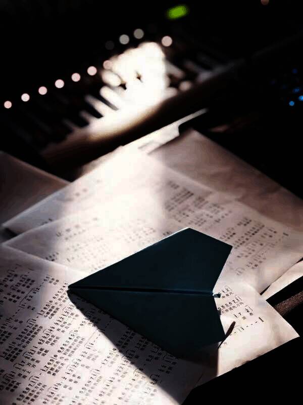 1731298048474782.jpg 《让梦想闪耀》歌曲元素相关图片