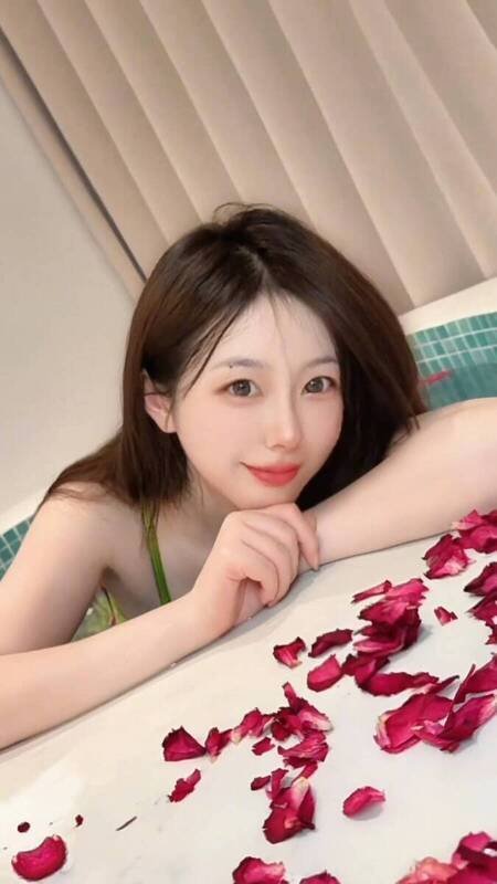 钱思怡泡澡视频截图5