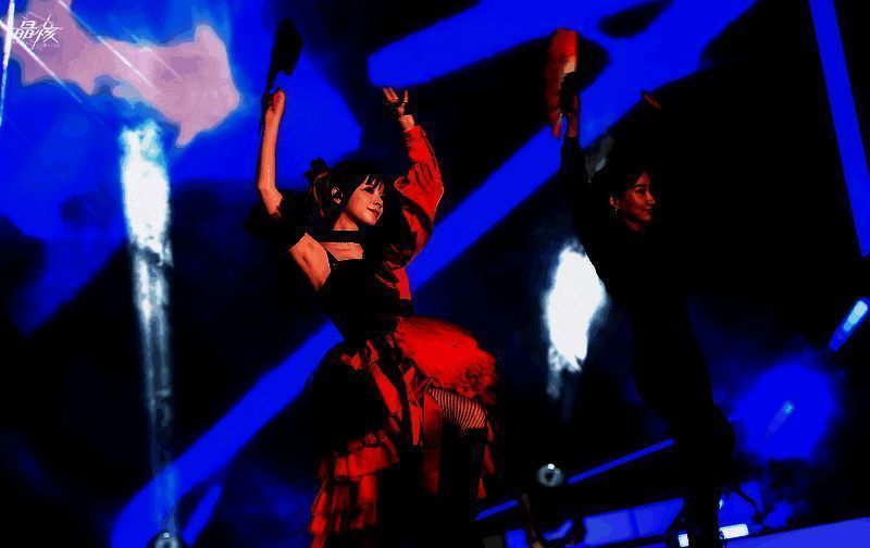 超级斩乐队在《晶核》派对表演图片