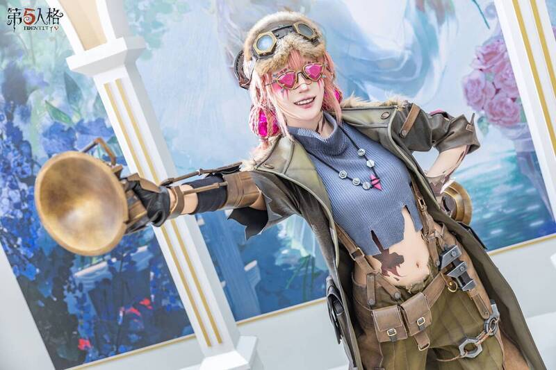 《第五人格》小暑线下活动中 COSER 扮演的庄园角色