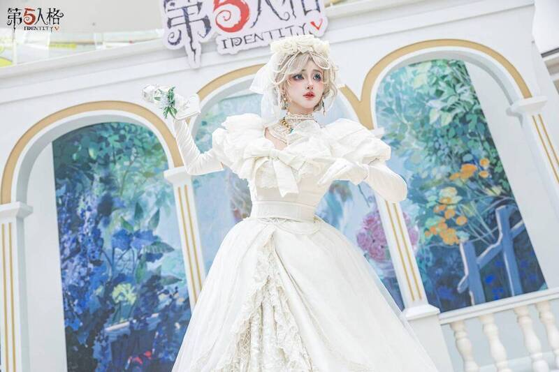 《第五人格》小暑线下活动中 COSER 扮演的庄园角色