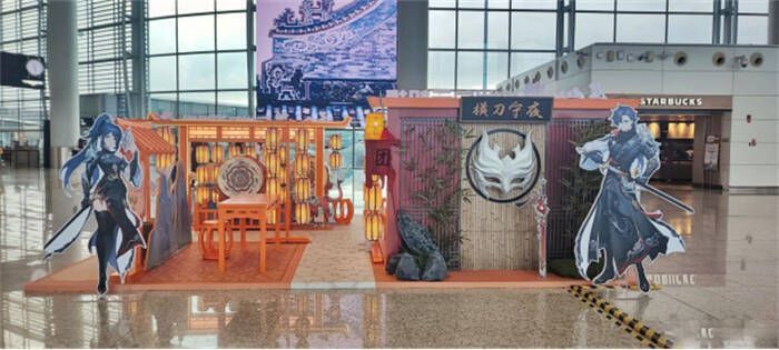 玩家在白云机场联动展位与不良司互动画面