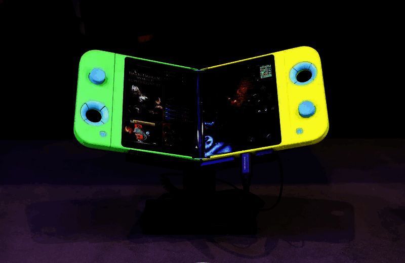 三星Flex Gaming折叠屏掌上游戏机样品