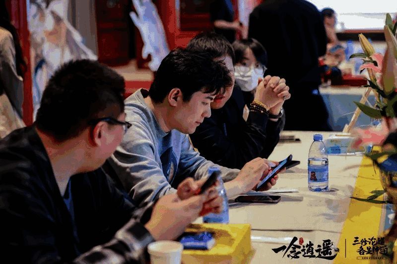 三修分组讨论赛况场景