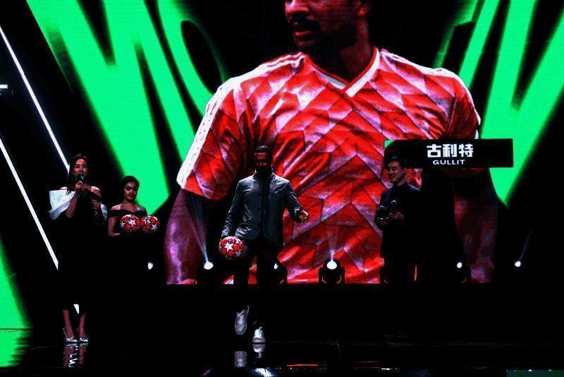 足球名宿路德·古利特现场画面