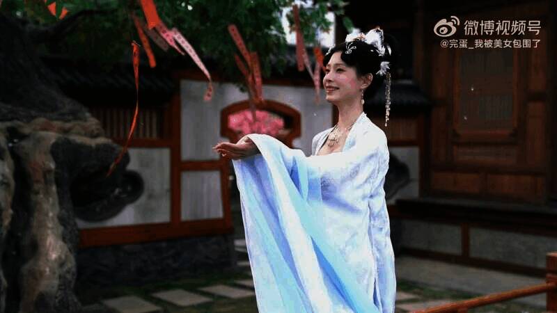 《完蛋!我被美女包围了2》相关画面3