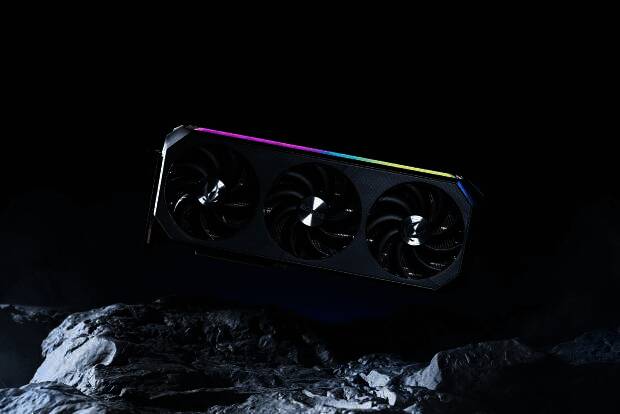 索泰GeForce RTX 5080显卡外观1