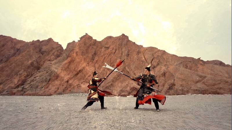 凌云与止戈持冷兵器对决画面