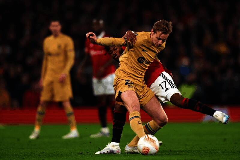 德容在巴塞罗那的比赛画面