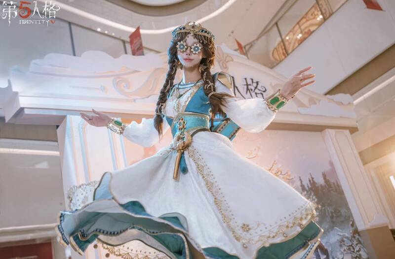 《第五人格》小寒线下活动中COSER与访客互动