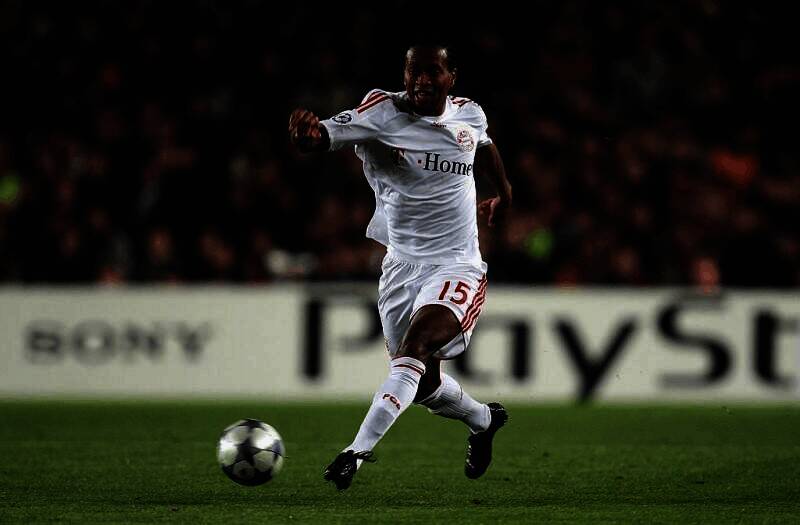 泽 - 罗伯托捧起奖杯