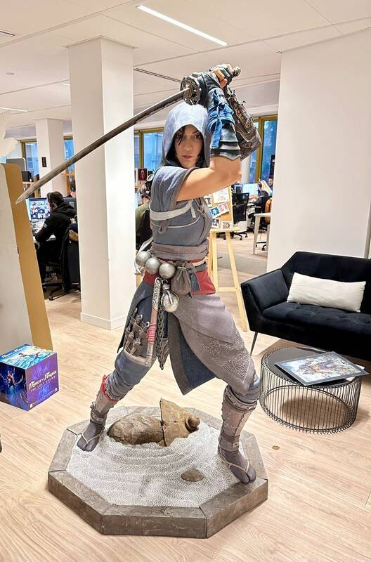 《刺客信条：影》弥助和奈绪江的雕像2