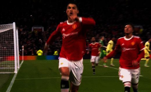 《饿狼传说:群狼之城》中C罗利用足球发动攻击画面