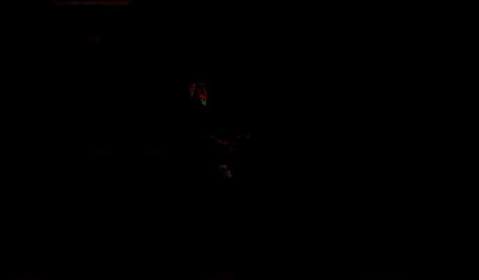 向右侧移动并跳下两层房间的场景图片