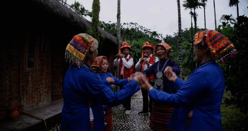 《合金弹头：觉醒》中黎族特色元素画面