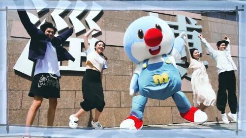 摩尔在淄博景点的画面