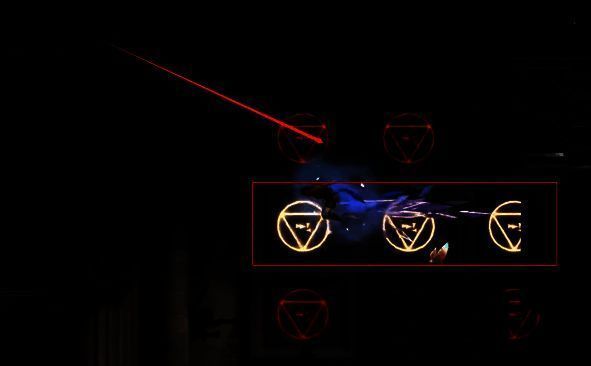 往左空中位移让中间行格子亮起的画面