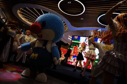 玩家与摩尔玩偶互动场景