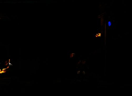 用钥匙打开石门图片