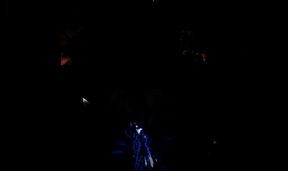 玩家操作黑影传送的游戏场景图