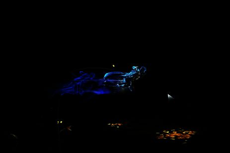 利用把手跳到右上方平台图