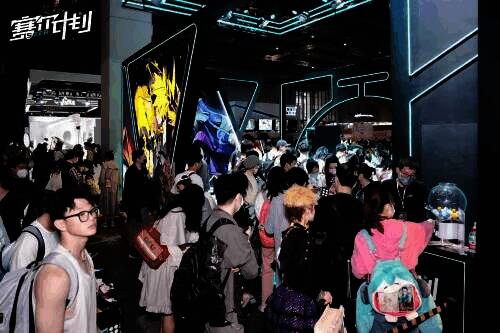 试玩区的热闹场景