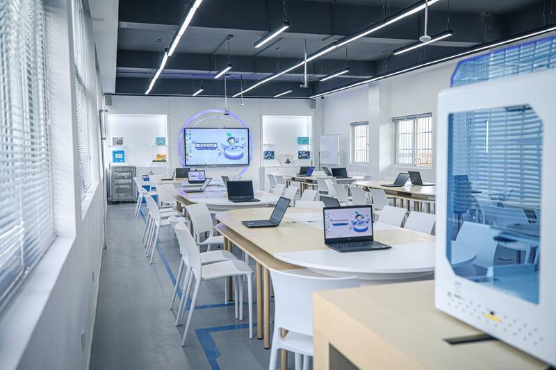 桑枣中学的腾讯未来教室