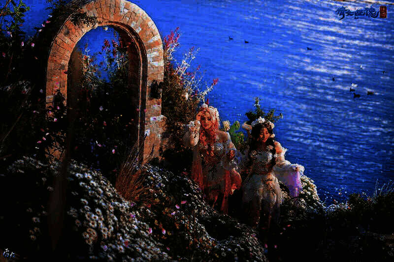 莓莓和余情在大理的画面