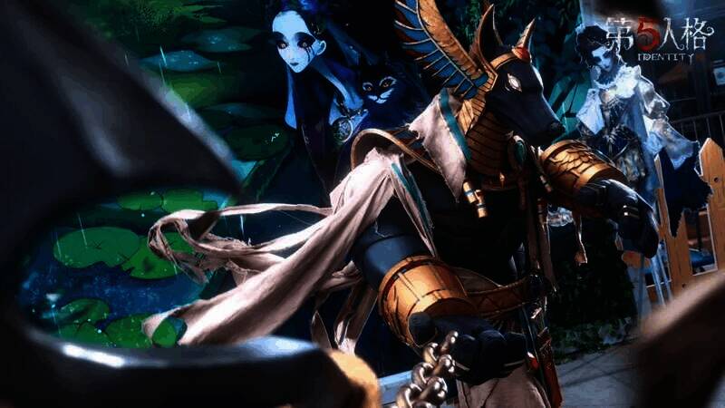 活动现场人气角色的 COSER 展示图