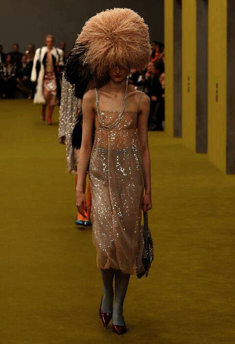 《绝对演绎》游戏中精灵时装相关画面