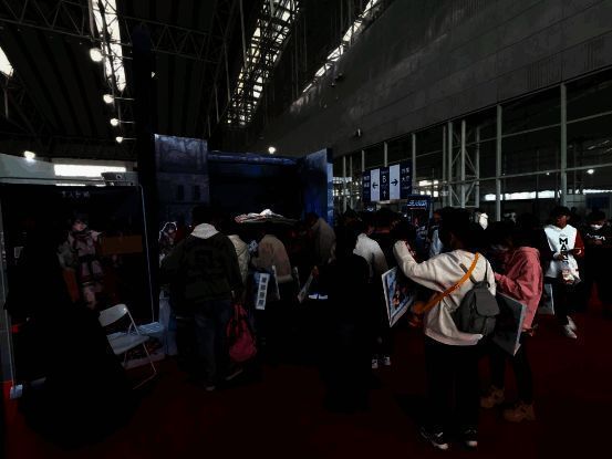 玩家与真人NPC互动