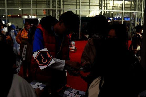 玩家与真人NPC互动