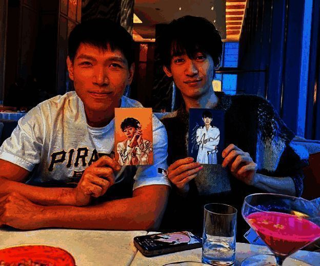 天赐与杨宗纬线下见面相关图片