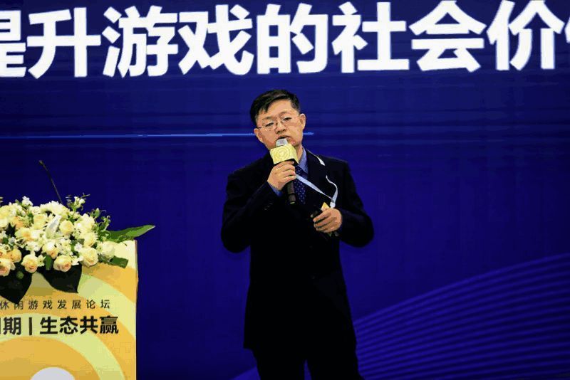 王旭在进行演讲