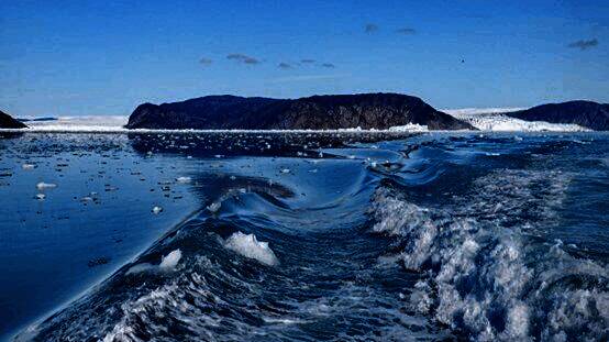 格陵兰岛极光与冰钓场景