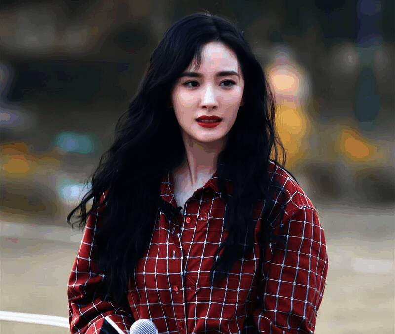 现实中明星开设工作室相关图片