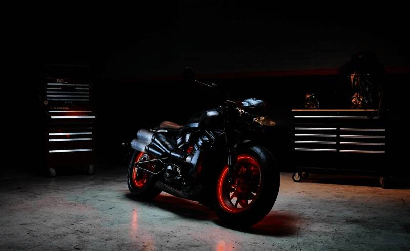 《毁灭战士:黑暗时代》联名款定制机车外观图