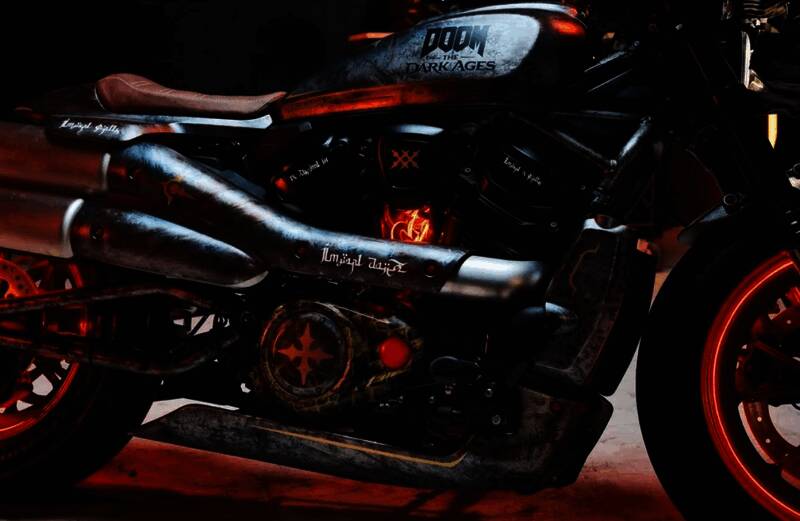 《毁灭战士:黑暗时代》联名款定制机车细节图1