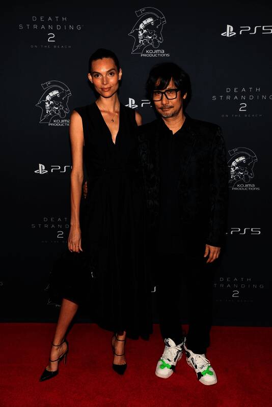 小岛秀夫与查理·弗雷泽、卡洛琳·波拉切克的合影