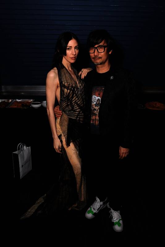 小岛秀夫与查理·弗雷泽、卡洛琳·波拉切克的另一张合影