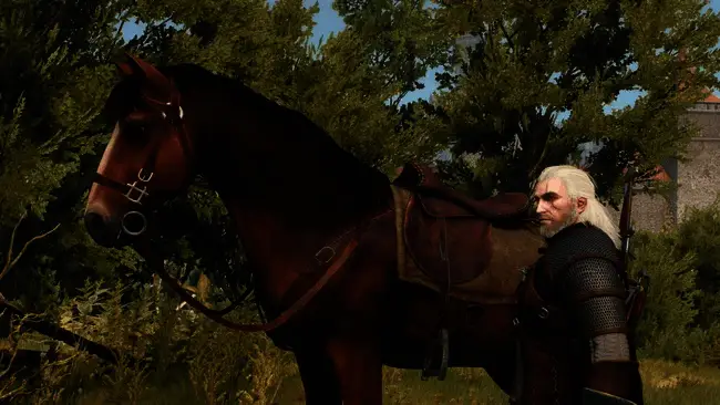 《血与酒》支线任务中马童蛋蛋试图穿上盔甲战斗的场景概念图