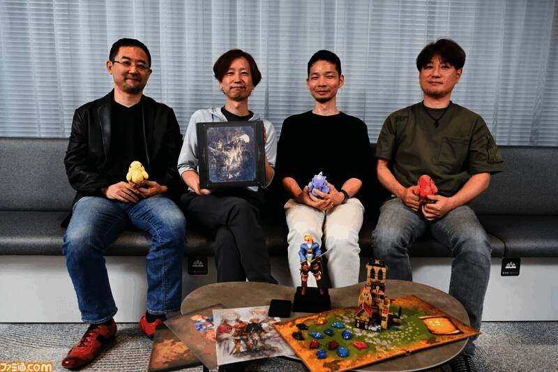 《最终幻想战略版：伊瓦利斯编年史》游戏画面展示，角色列队准备战斗