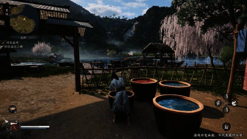 两名修士在街头激烈斗法，符咒与剑气交错飞舞