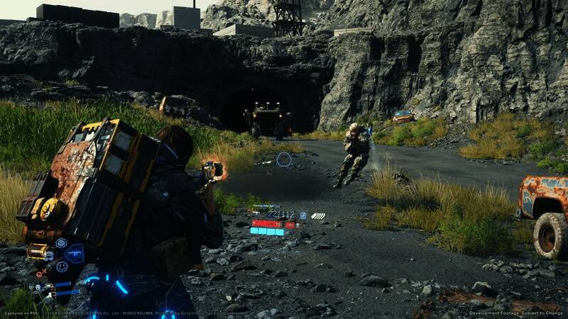 游戏场景截图，展示角色在复杂地形中穿梭，周围环境充满未来科技感