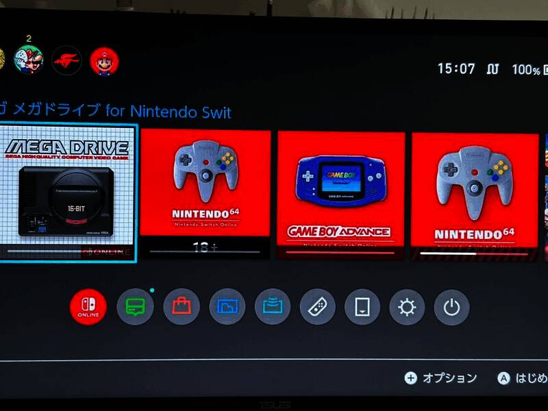 任天堂历代主机手柄整齐排列,展示连接Switch 2的场景