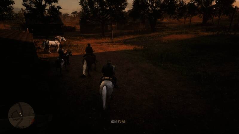 马厩内部视角，光线昏暗，几匹骏马静立其中