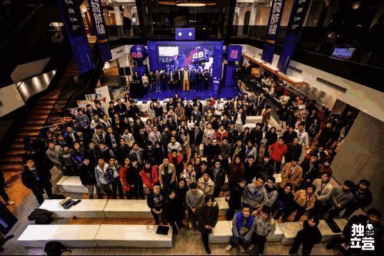 参赛者在高强度创作过程中相互协作、激发灵感