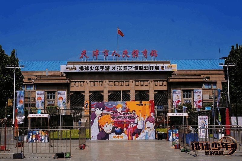 活动现场人头攒动,玩家与动漫爱好者齐聚一堂